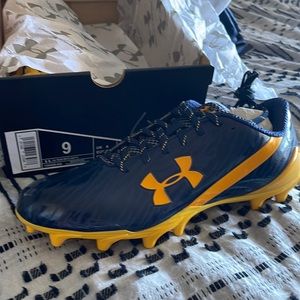 Brand new size 9 underarmour football/soccer cleates